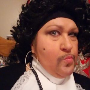 Meet your Posher, Elaine